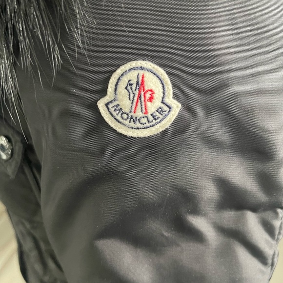 Vintage Moncler Women’s Down Coat – Size S – Authentic, Excellent Condition - Picture 3 of 16